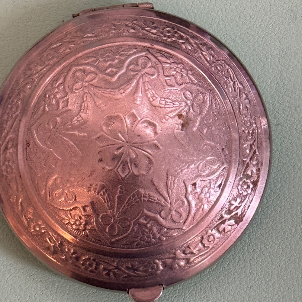 Richard Hudnut Three Flowers Vintage 1930’s Silver Compact